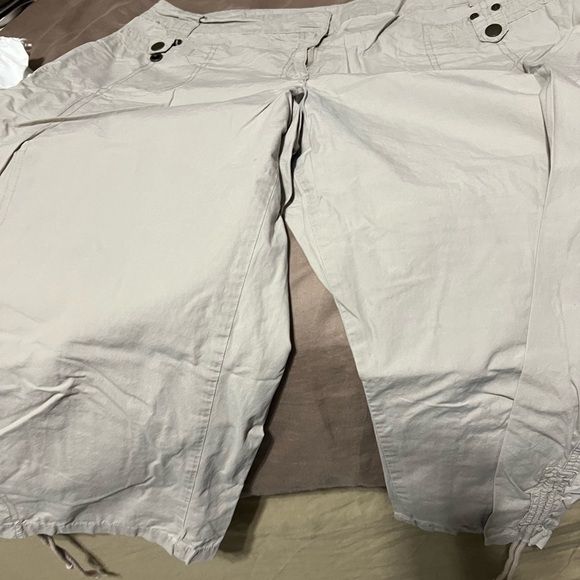 Capris in a Large size - Picture 5 of 15